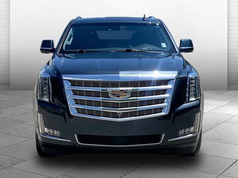 Used 2020 Cadillac Escalade Premium Luxury w/ LPO, Radiant Package AWD/4WD image 2