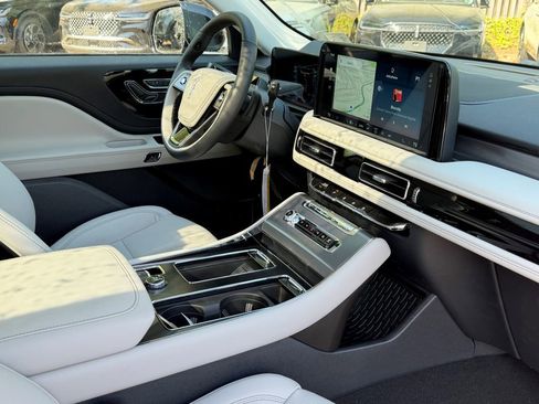 New 2026 Lincoln Aviator AWD w/ Jet Appearance Package image 7