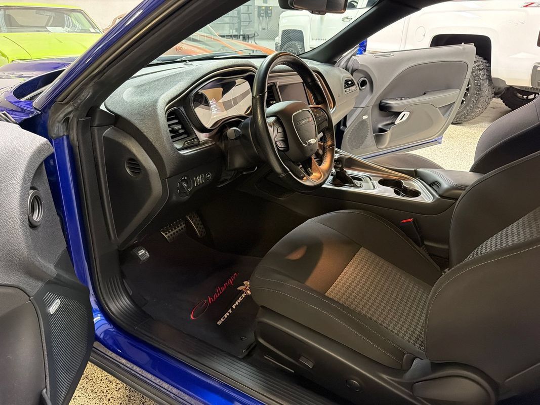 Used 2022 Dodge Challenger R/T Scat Pack w/ Scat Pack Stripe RWD image 24