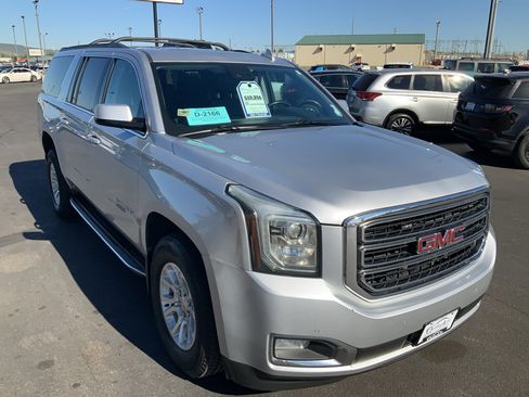 Used 2020 GMC Yukon XL SLT w/ Open Road Package AWD/4WD image 2
