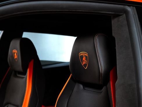 Used 2025 Lamborghini Urus SE AWD/4WD image 22