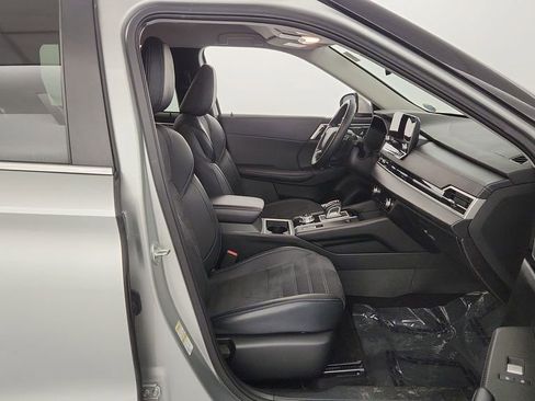 Used 2024 Mitsubishi Outlander SE image 28