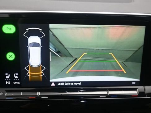 Used 2024 Volkswagen Atlas SEL image 16