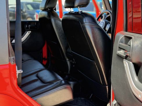 Used 2013 Jeep Wrangler Unlimited Sahara w/ Connectivity Group AWD/4WD image 8