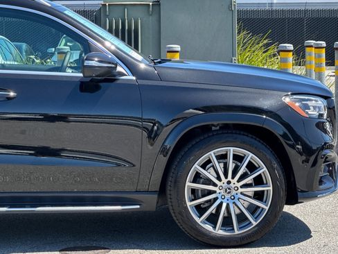 Certified 2025 Mercedes-Benz GLS 580 4MATIC image 37