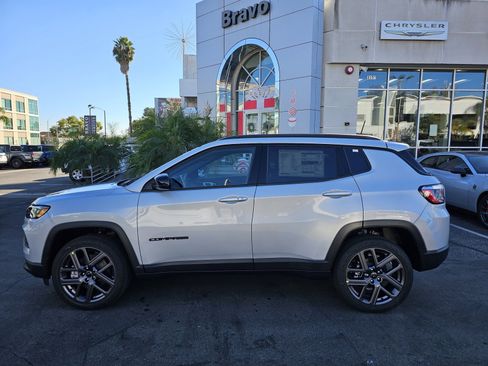 New 2026 Jeep Compass Latitude image 4