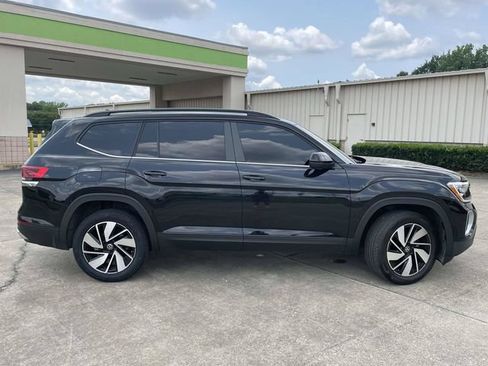 Used 2024 Volkswagen Atlas SE FWD image 2