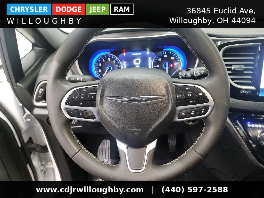 Used 2025 Chrysler Pacifica Select FWD image 17