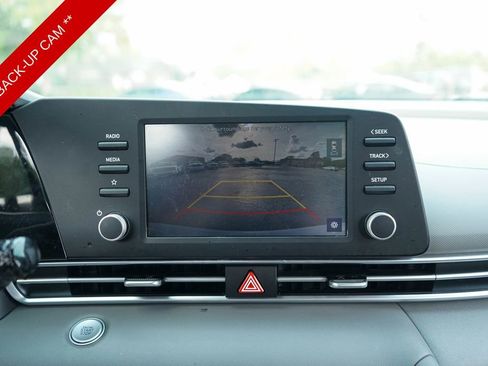 Used 2022 Hyundai Elantra SEL w/ Convenience Package image 18