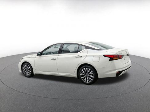 Used 2025 Nissan Altima 2.5 SV FWD image 7