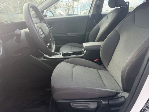 Used 2025 Kia K4 LXS FWD image 25