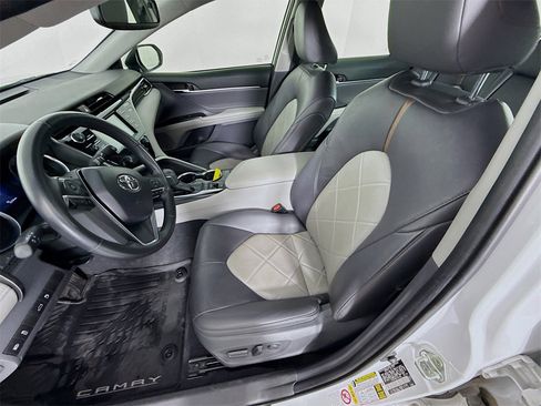 Used 2018 Toyota Camry L image 5