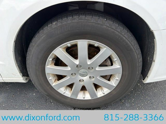 Used 2014 Chrysler Town & Country Touring FWD image 10