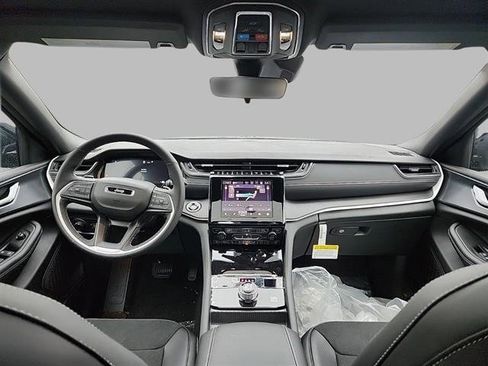 New 2025 Jeep Grand Cherokee L Altitude image 4