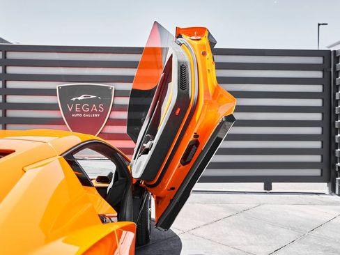 Used 2024 Lamborghini Revuelto AWD/4WD image 33