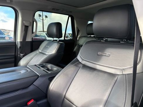 Used 2025 Ford Expedition Platinum image 13