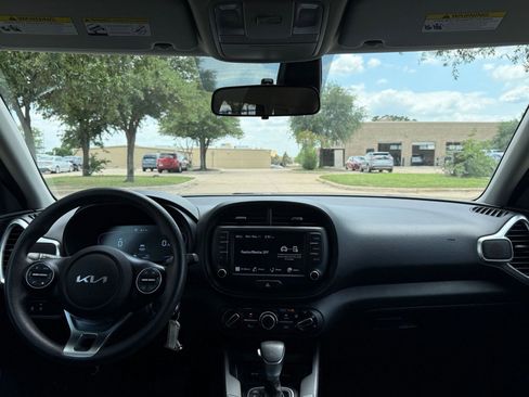 Used 2025 Kia Soul LX w/ LX Technology Package FWD image 33