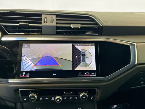 Used 2024 Audi Q3 2.0T Premium Plus image 18