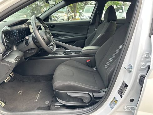 Certified 2025 Hyundai Elantra SEL FWD image 12