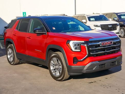 Used 2025 GMC Terrain Elevation image 7