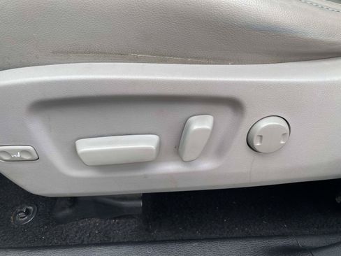 Used 2017 Toyota Highlander Limited FWD image 16