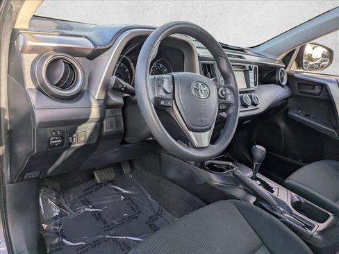Used 2018 Toyota RAV4 LE image 10