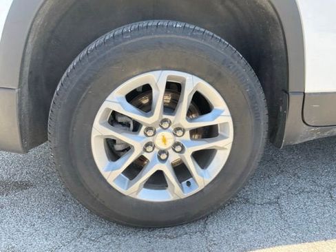 Certified 2023 Chevrolet Traverse LS FWD image 10