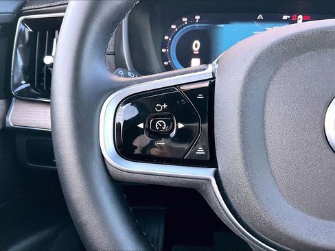 Used 2025 Volvo XC90 T8 Plus image 23