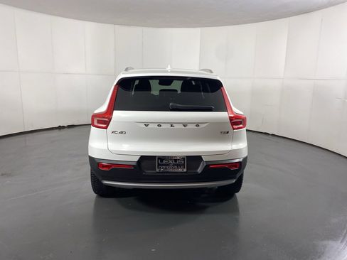 Used 2019 Volvo XC40 T5 Momentum image 7
