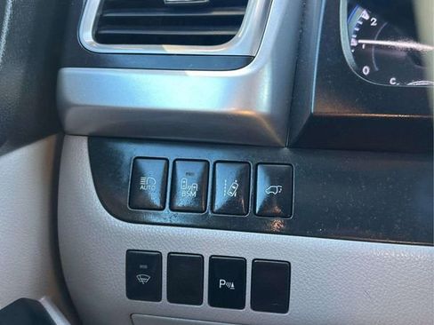 Used 2014 Toyota Highlander Limited w/ Driver Technology Package image 25