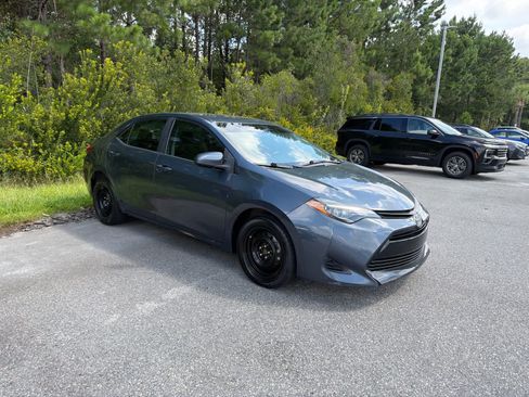 Used 2019 Toyota Corolla LE FWD image 2