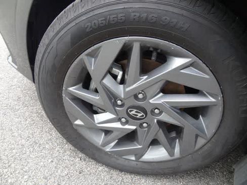 Used 2024 Hyundai Elantra SEL FWD image 45