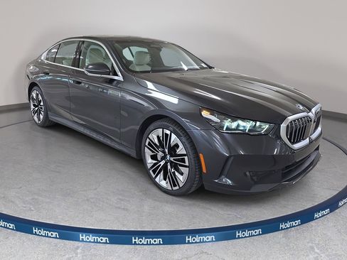 Used 2026 BMW 530i w/ Premium Package RWD image 4