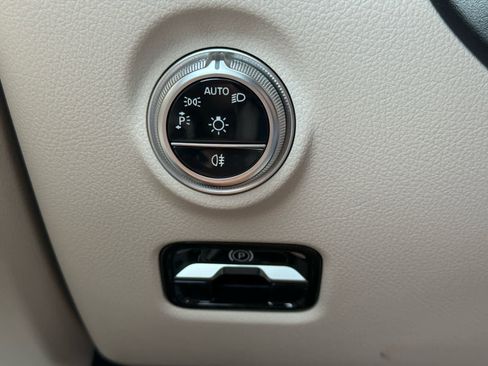 Certified 2025 Mercedes-Benz C 300 4MATIC Sedan image 25