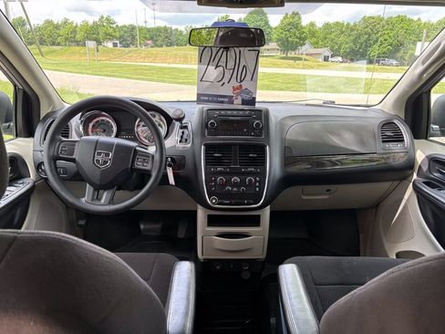 Used 2013 Dodge Grand Caravan SXT FWD image 17