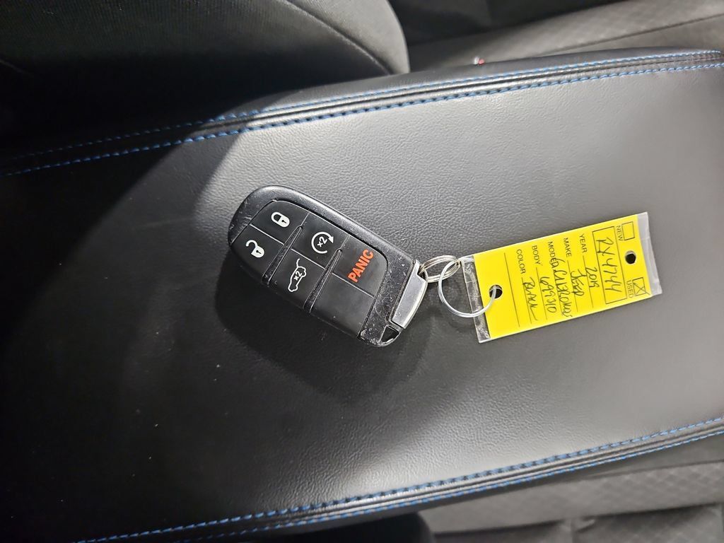 Used 2019 Jeep Grand Cherokee Laredo RWD image 28