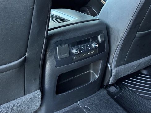 Used 2019 GMC Yukon Denali w/ Denali Ultimate Package AWD/4WD image 27