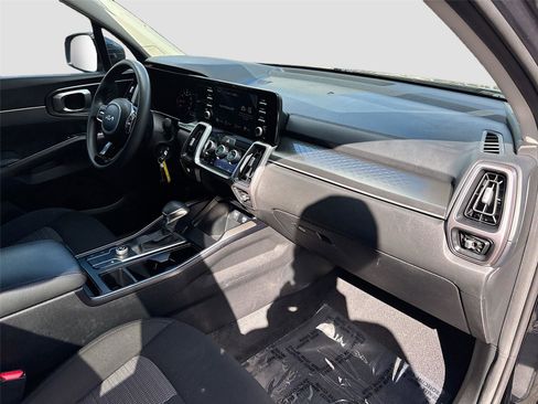 Used 2023 Kia Sorento LX image 30