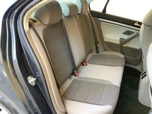 Used 2010 Volkswagen Jetta S image 11