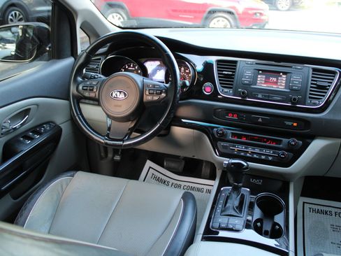 Used 2016 Kia Sedona EX FWD image 15