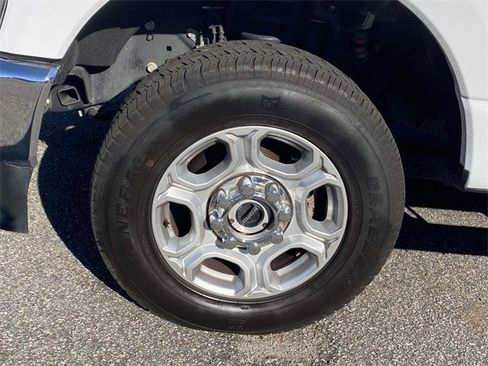 Used 2025 Ford F250 XLT image 38