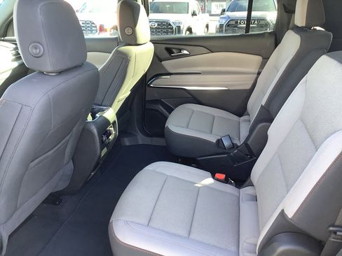Used 2025 Chevrolet Traverse LT image 9