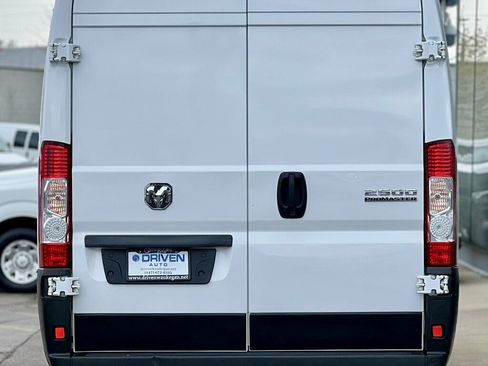 Used 2025 RAM ProMaster 2500 w/ Convenience Group FWD image 4