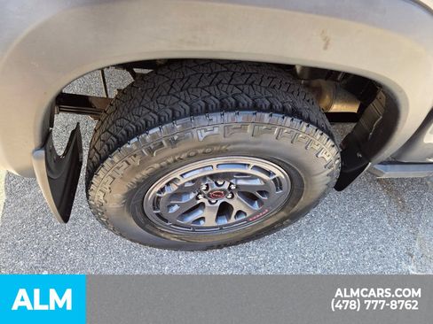 Used 2025 Nissan Frontier PRO-4X AWD/4WD image 11
