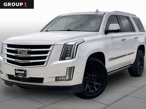 Used 2017 Cadillac Escalade Premium Luxury RWD image 1