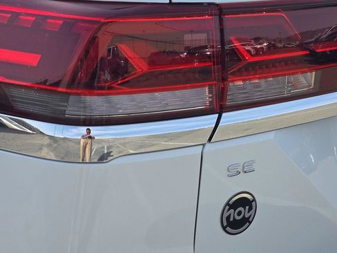 New 2026 Volkswagen Atlas SE image 9