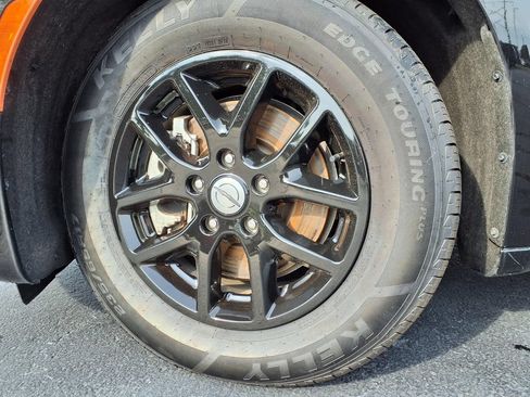 Used 2024 Chrysler Pacifica Touring-L FWD image 33