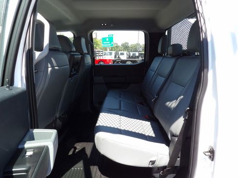 Used 2024 Ford F550 2WD Crew Cab Super Duty image 31