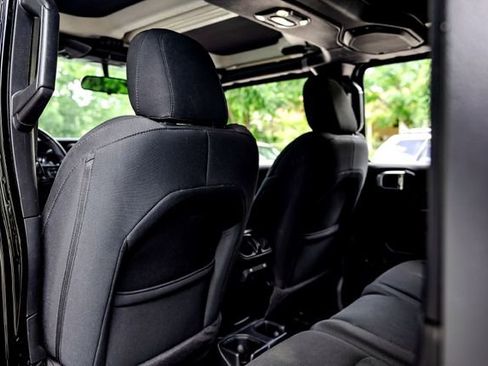 Used 2022 Jeep Wrangler Unlimited Sport AWD/4WD image 32