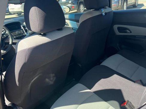Used 2015 Chevrolet Cruze LS image 18